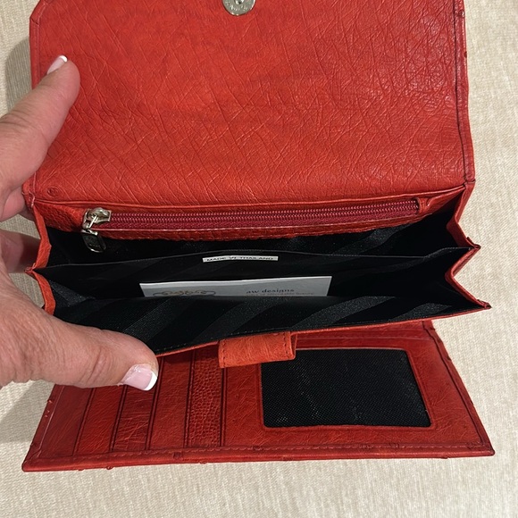 GENUINE OSTRICH LEATHER LADIES TRIFOLD RED WALLET - Picture 5 of 7